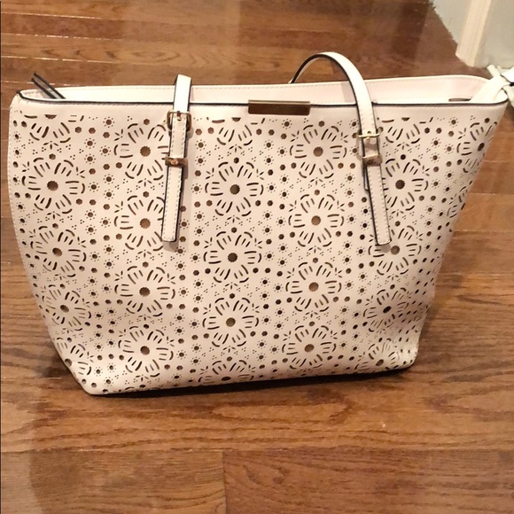 Kelly & Katie Handbags - Kelly & Katie white shoulder bag